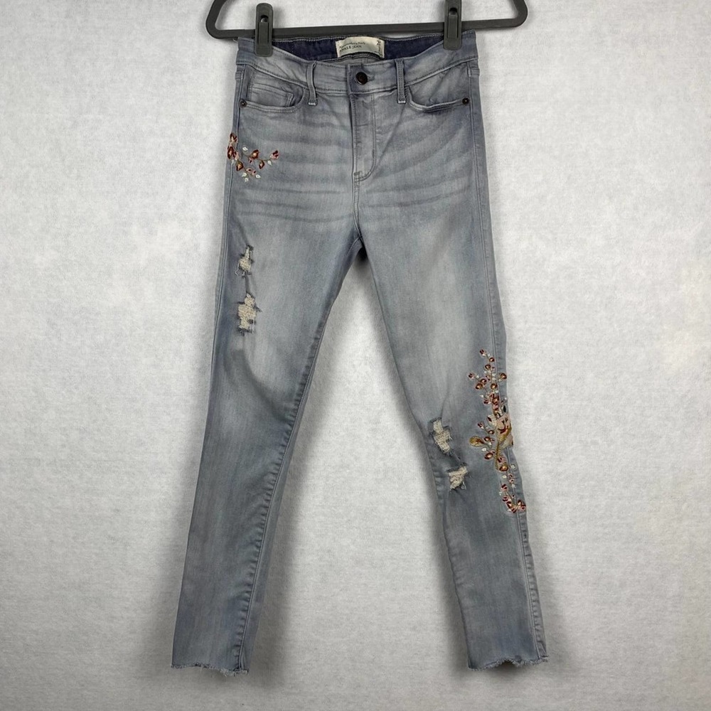 Abercrombie & Fitch Grey Wash Embroidered Distressed Ankle‎ Jeans 26W, Size 2
